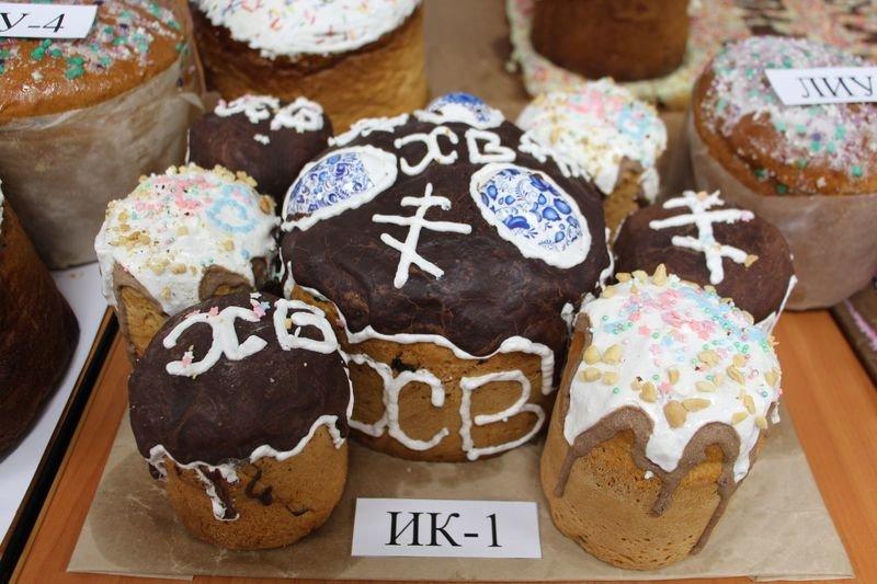 В карельских колониях пекли пасхальные куличи и выясняли, у кого они лучше В карельских колониях пекли пасхальные куличи и выясняли, у кого они лучше